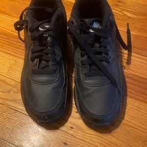 Black Nike air Max .